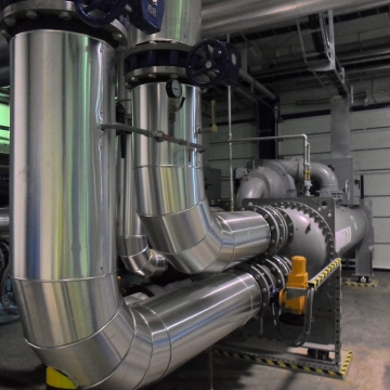 Rashladno postrojenje snage 3,5 MW. (faza II) sa rashladnom mašinom, rashladnim kulama i pumpnom stanicom. Čilerska stanica FCA Kragujevac.