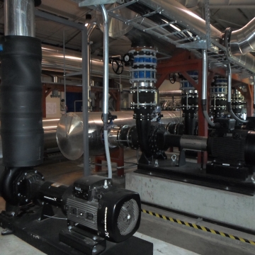 Rashladno postrojenje snage 3,5 MW. (faza II) sa rashladnom mašinom, rashladnim kulama i pumpnom stanicom. Čilerska stanica FCA Kragujevac.