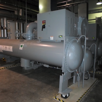 Rashladno postrojenje snage 3,5 MW. (faza II) sa rashladnom mašinom, rashladnim kulama i pumpnom stanicom. Čilerska stanica FCA Kragujevac.