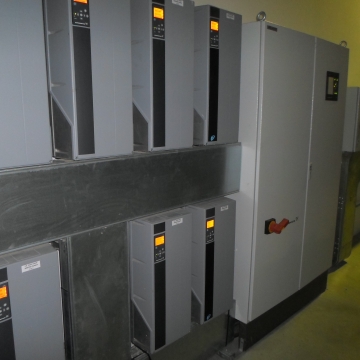 Rashladno postrojenje snage 3,5 MW. (faza II) sa rashladnom mašinom, rashladnim kulama i pumpnom stanicom. Čilerska stanica FCA Kragujevac.