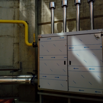 SCGM, Kragujevac.

Proizvodna hala i poslovni deo objekta

Izvođenje mašinskih instalacija – instalacija grejanja - kaskada gasnih kotlova 500kW, podstanica grejanja, kaloriferko grejanje; ventilacija proizvodne hale; grejanje i hlađenje kancelarija “fan coil”-erima, ventilacija kancelarija - rekuperacija…gasna instalacija